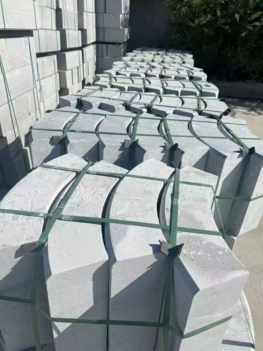 营口 芝麻灰弧形路沿石