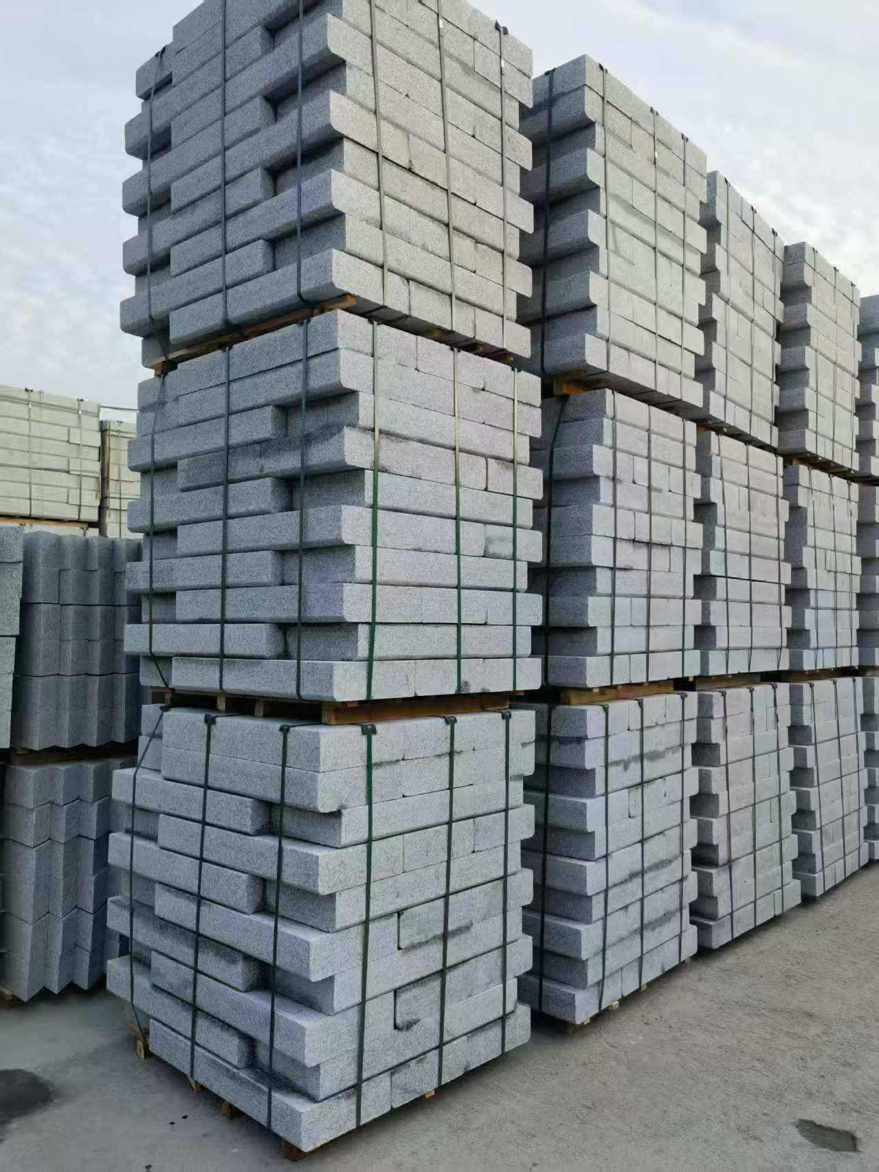 营口 路沿石（路侧石），颜色一致，尺寸标准