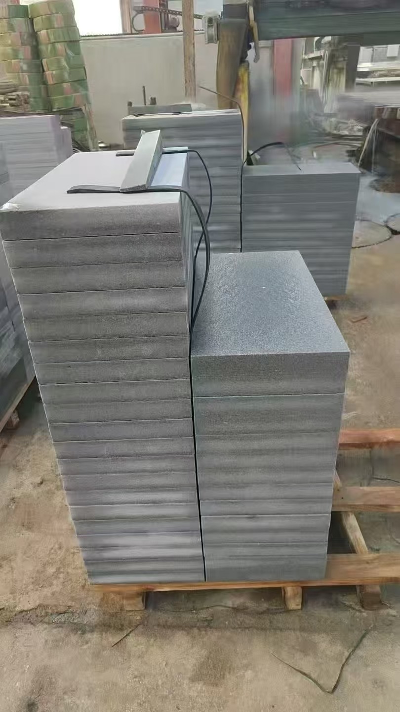 营口 芝麻灰火烧面300*600*50地铺石材