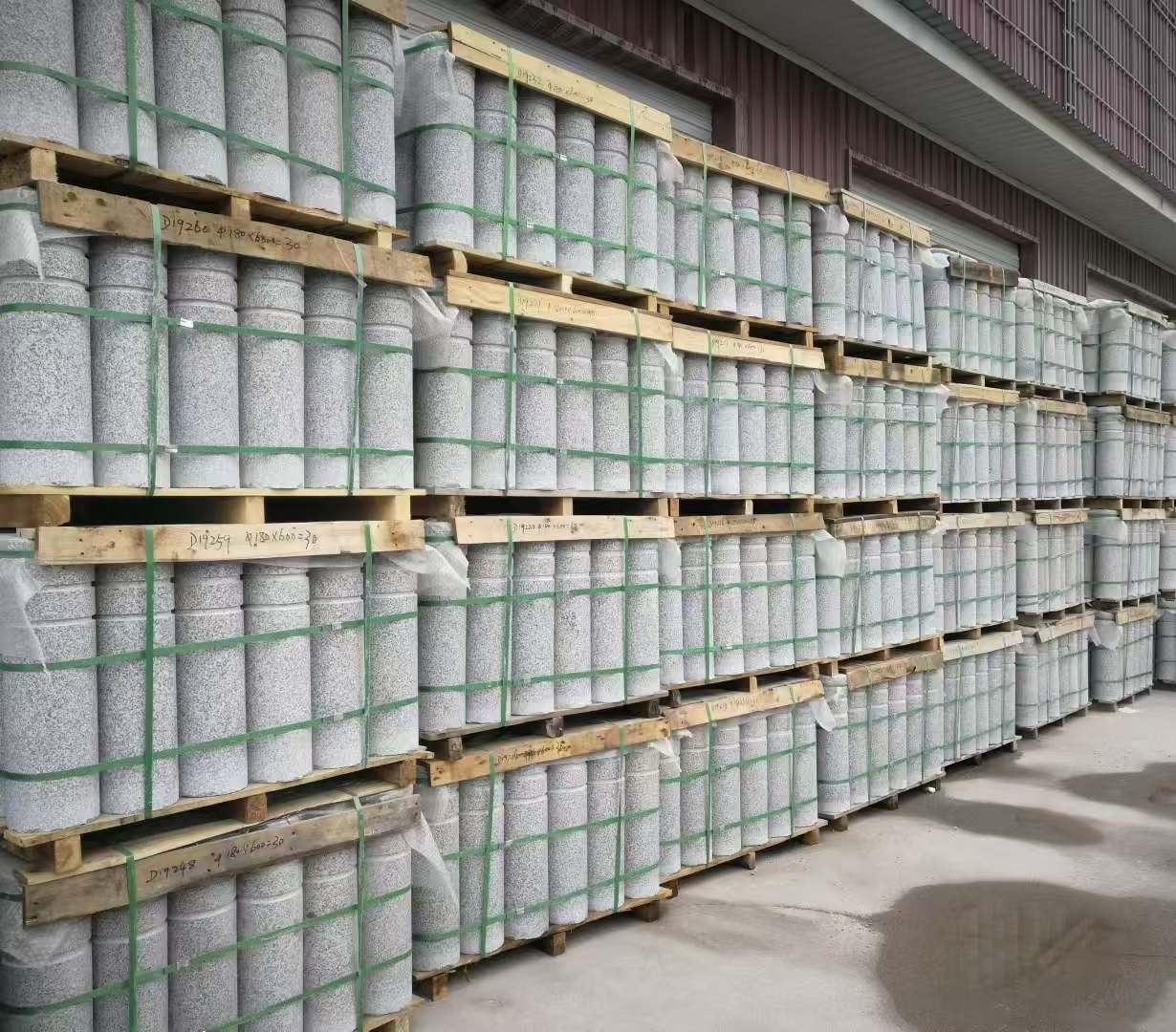 营口 芝麻白挡车柱、阻车桩、隔离柱