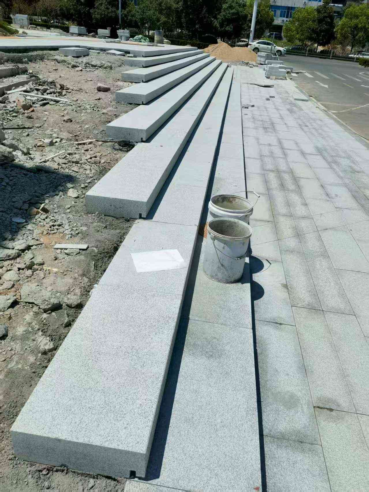 营口 芝麻白整石台阶，施工现场